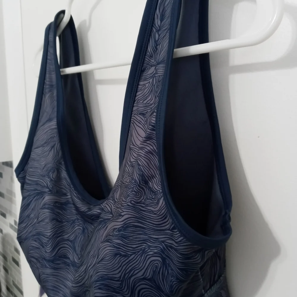 Joy lab Athletic Sports Bra. Wave Pattern. Removable Pads